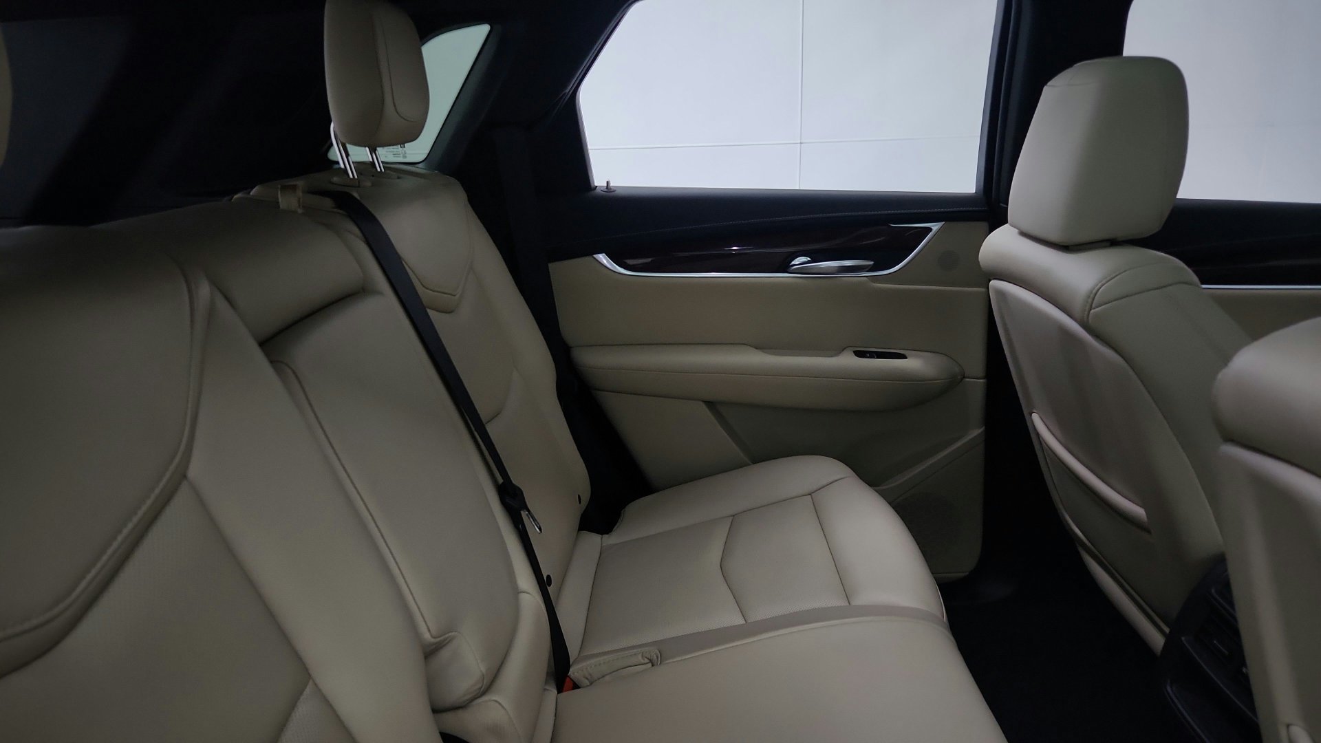 Used 2018 Cadillac XT5 Luxury w/ Driver Awareness Package FWD image 28