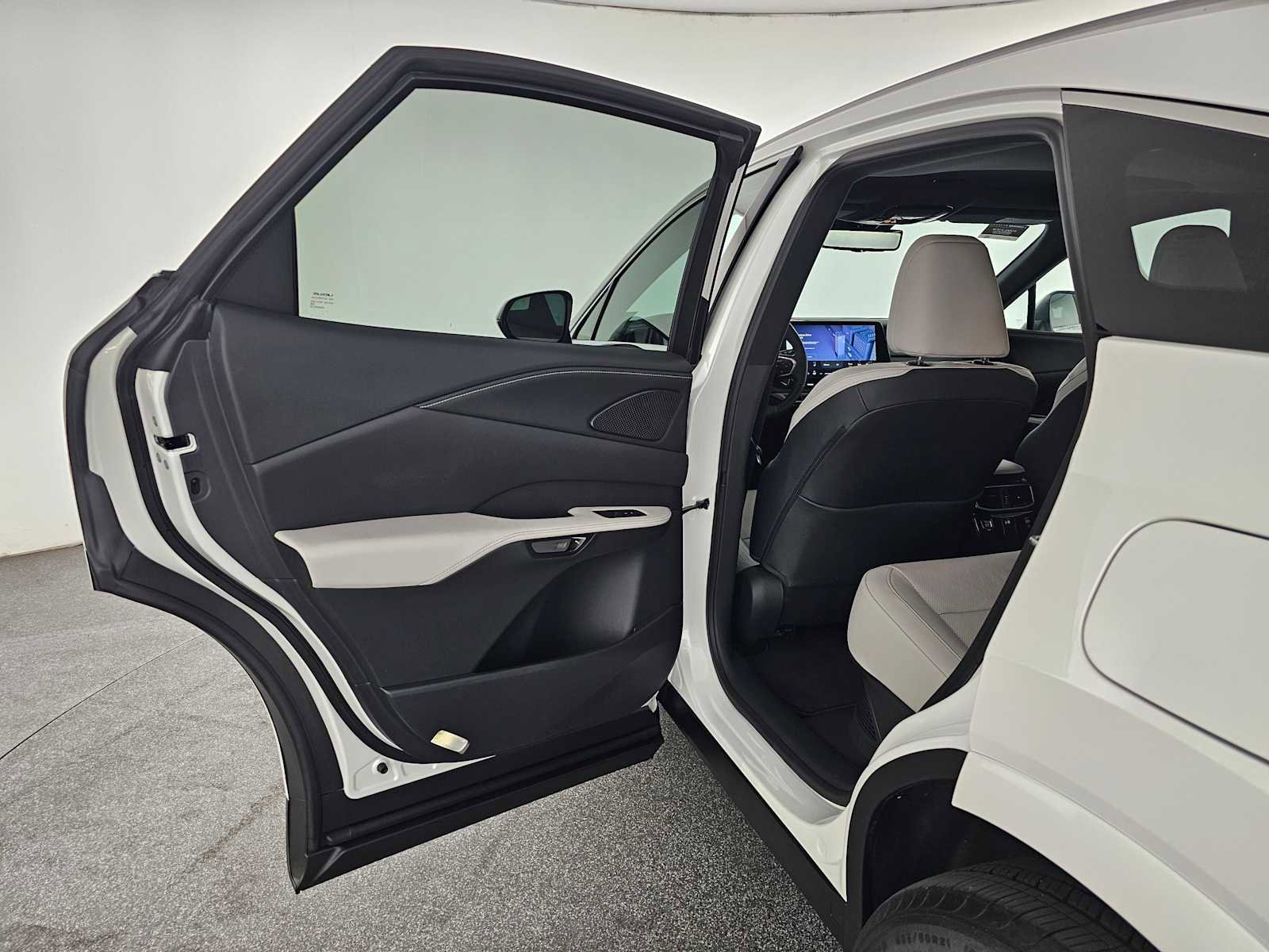 Used 2023 Lexus RX 350 Premium Plus w/ Accessory Package (Z1) image 15