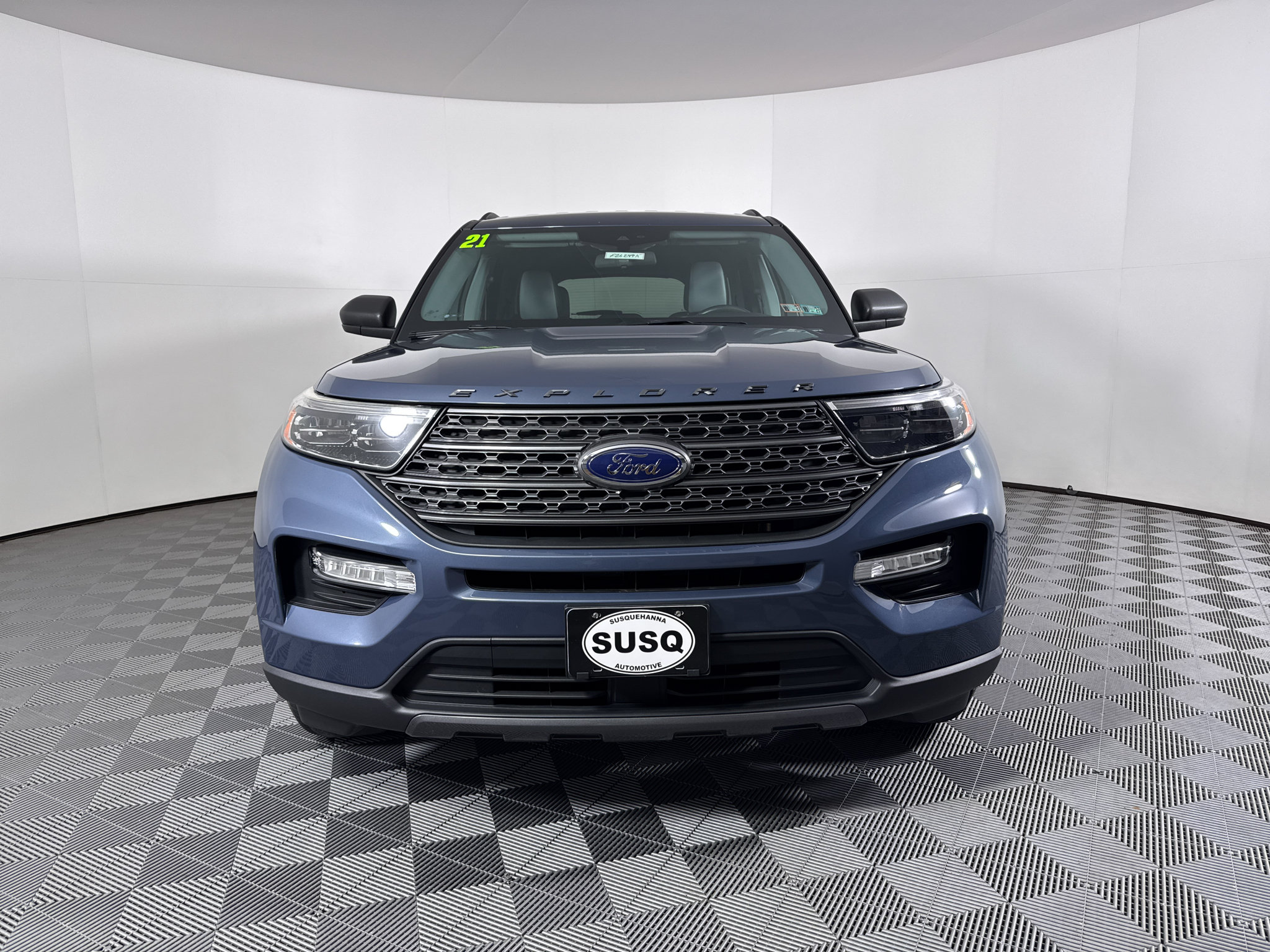 Used 2021 Ford Explorer XLT w/ Equipment Group 202A AWD/4WD image 2