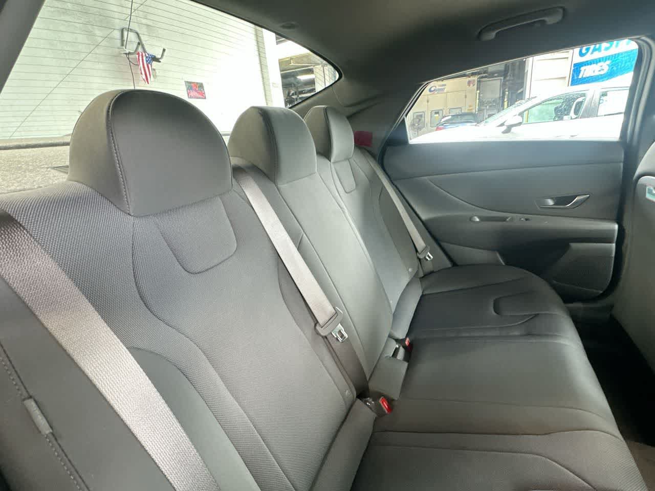 Used 2025 Hyundai Elantra SE FWD image 26