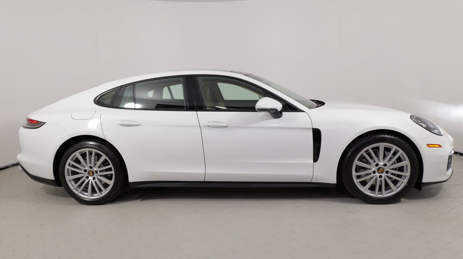 Used 2021 Porsche Panamera 4 image 9