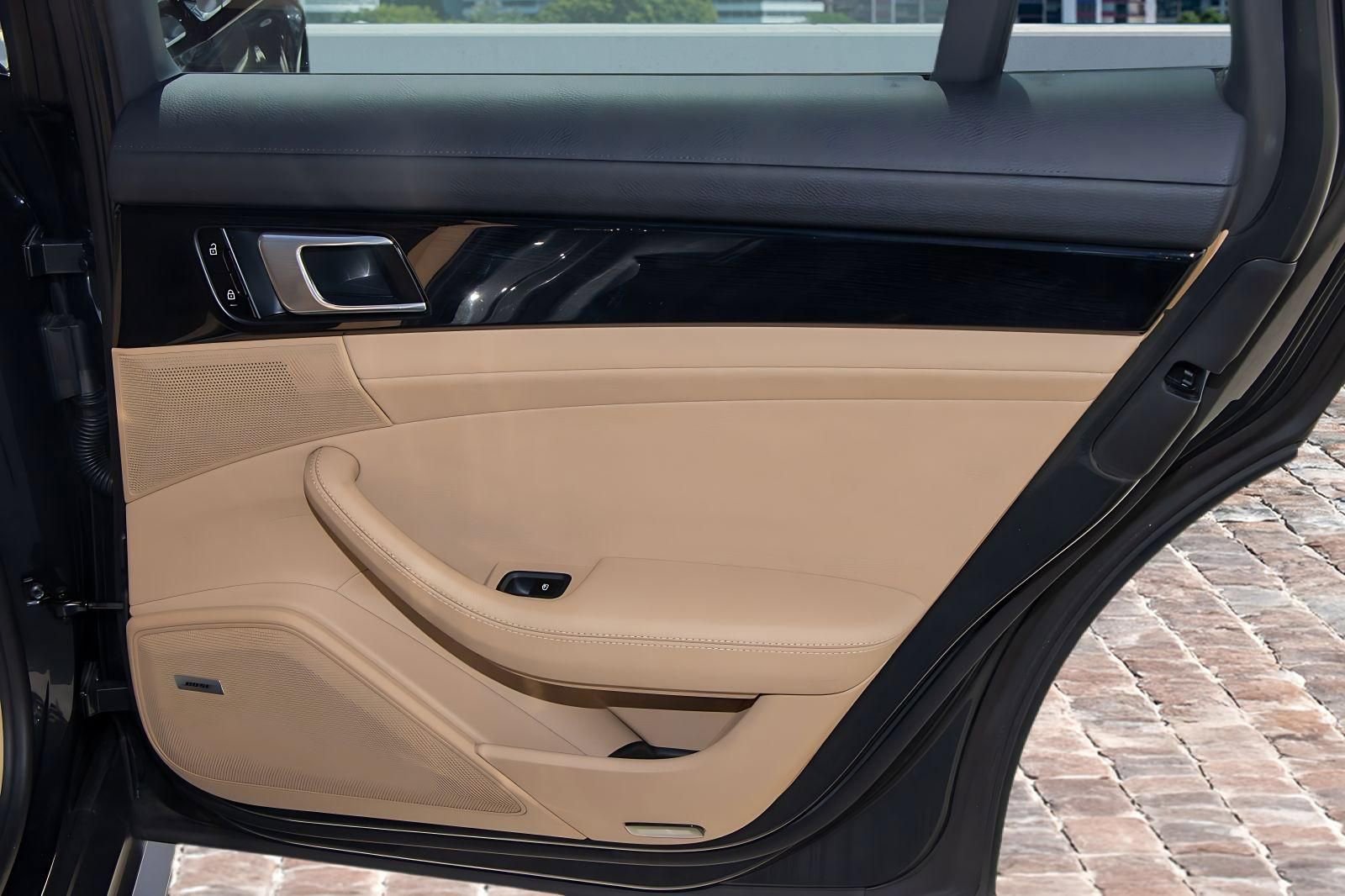 Used 2019 Porsche Panamera 4 AWD/4WD image 9