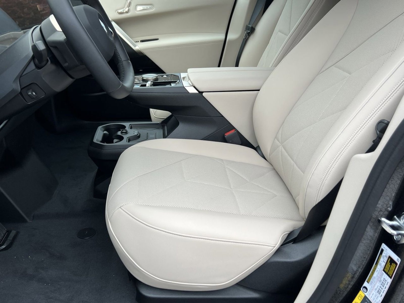 New 2026 BMW iX xDrive60 image 10