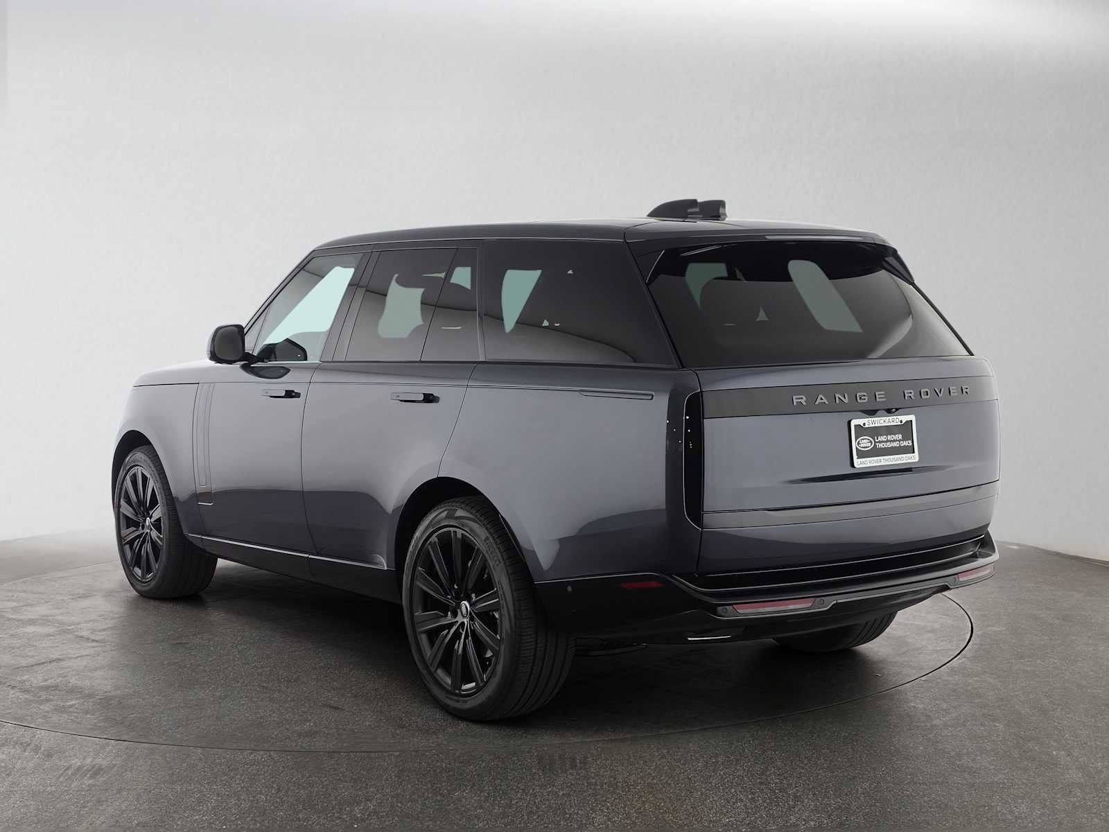 Used 2025 Land Rover Range Rover SE AWD/4WD image 3
