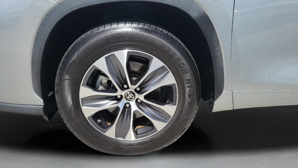 Used 2022 Toyota Highlander XLE FWD image 31