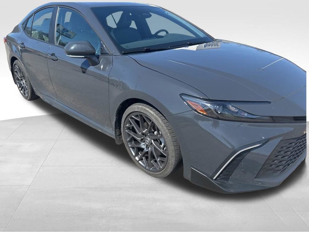 Used 2025 Toyota Camry SE image 12