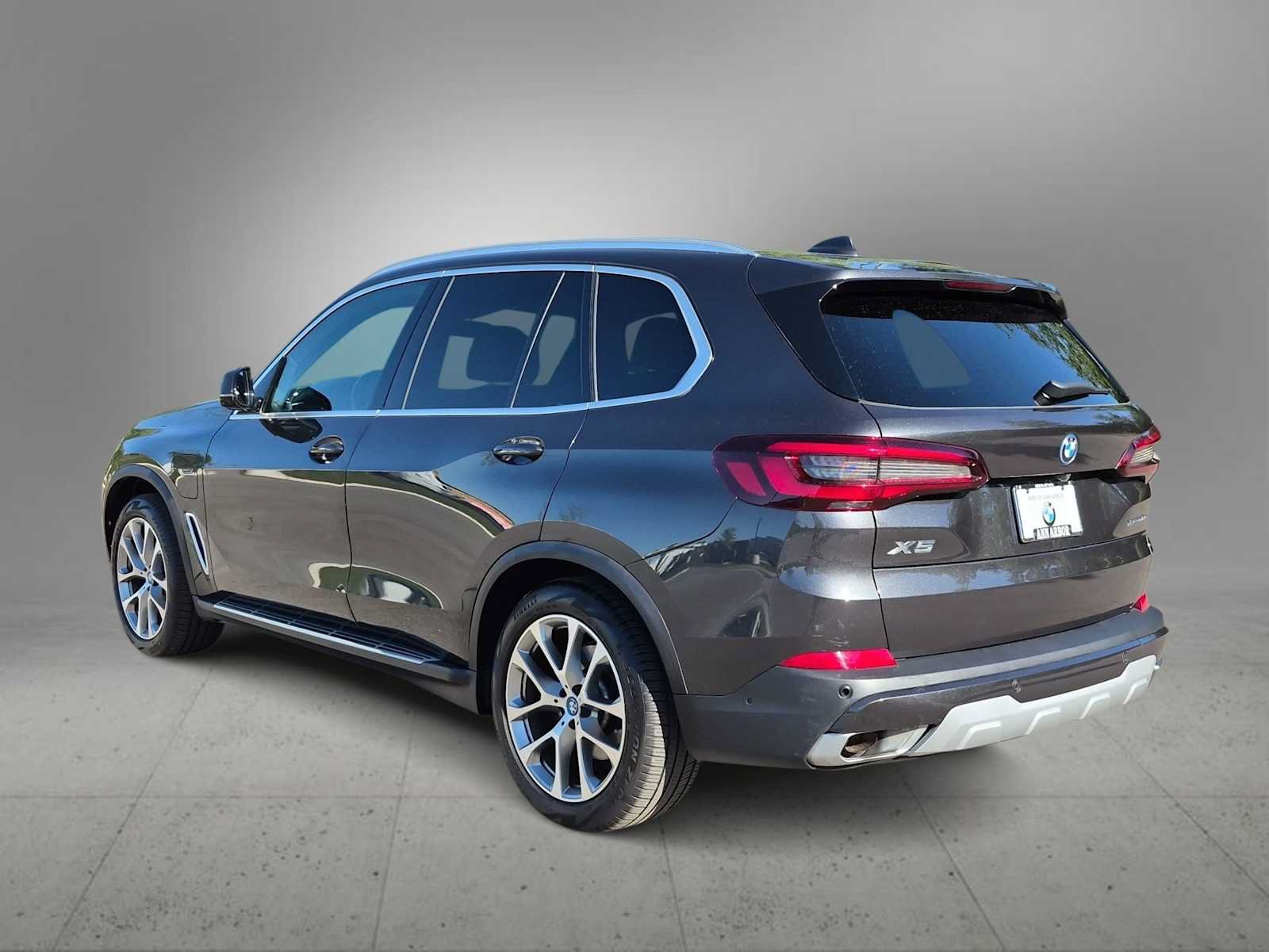 Used 2022 BMW X5 xDrive45e w/ Executive Package AWD/4WD image 6