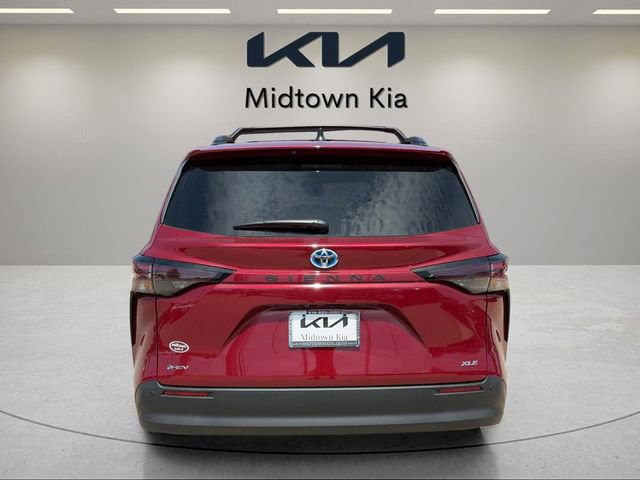 Used 2025 Toyota Sienna XLE FWD image 4