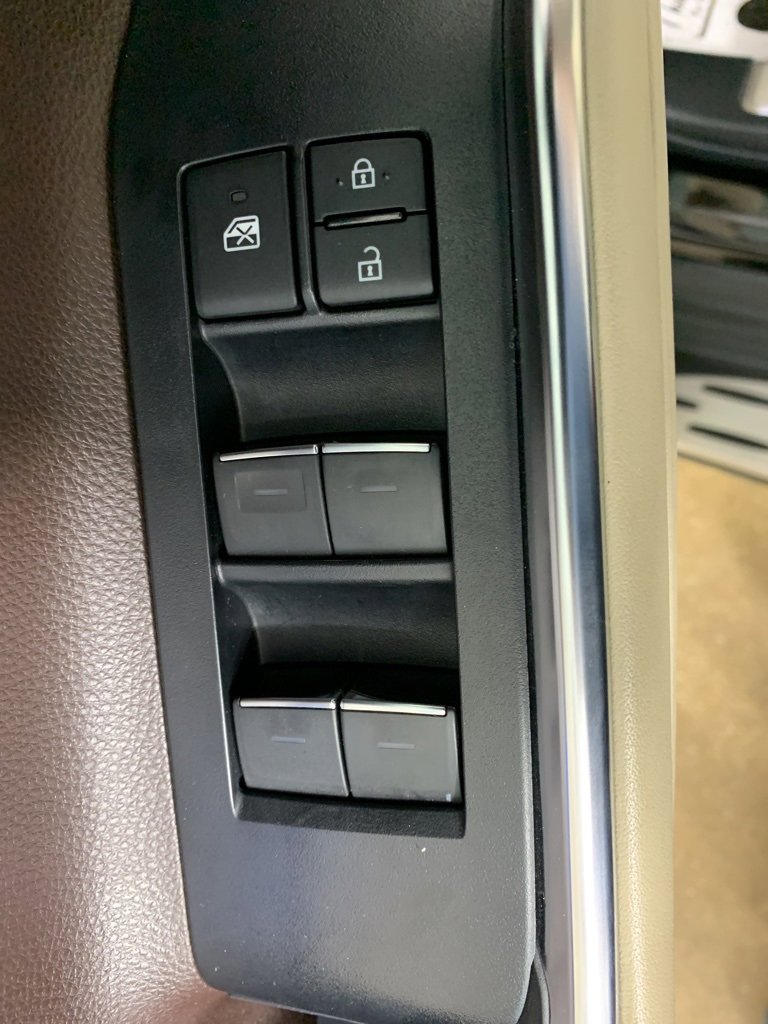 Used 2022 Toyota Highlander Limited image 19