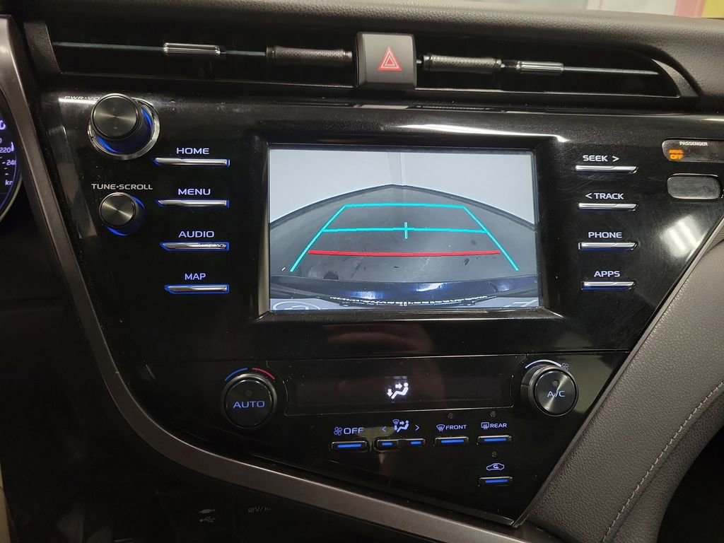 Used 2019 Toyota Camry SE image 16