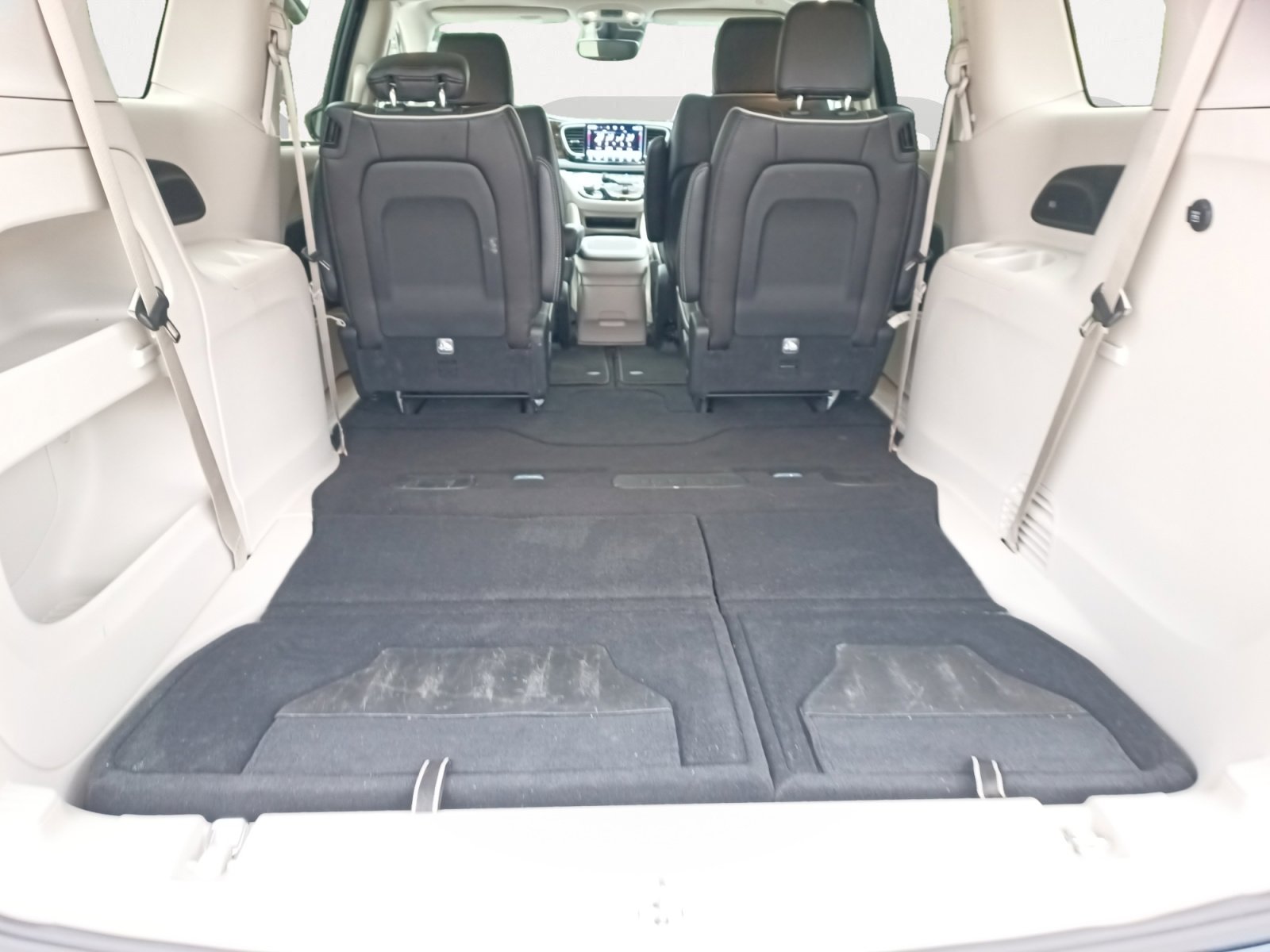 Used 2024 Chrysler Pacifica Limited image 12