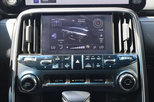 Used 2025 Lexus LX 600 F Sport w/ Accessory Package (2T) AWD/4WD image 13