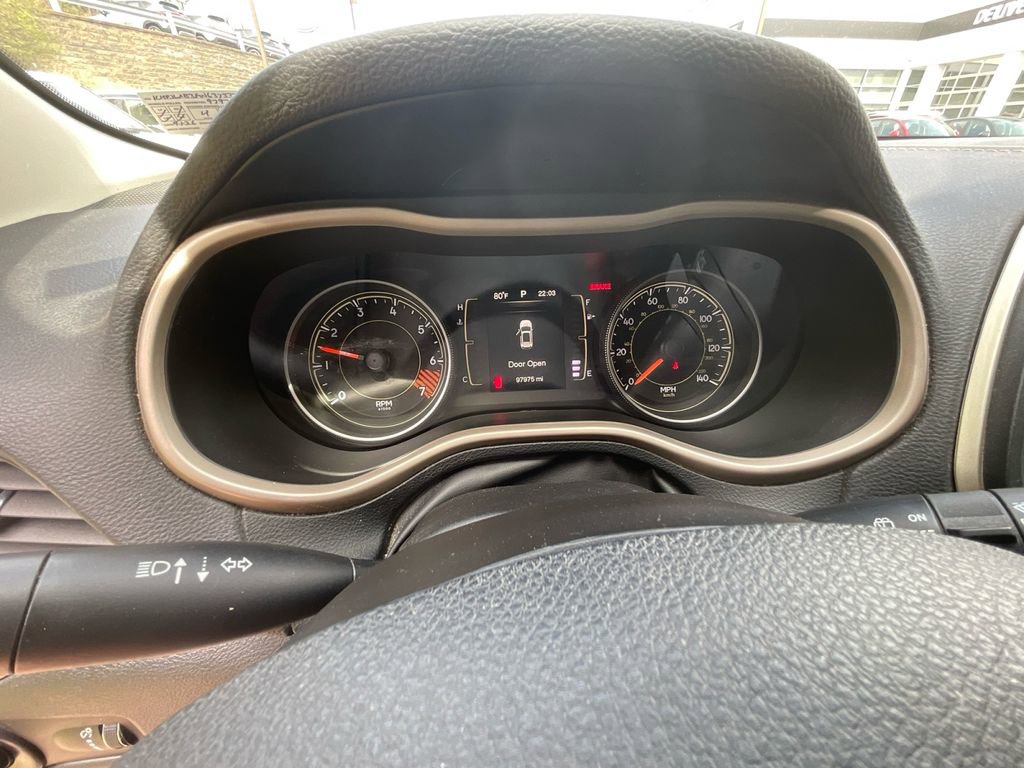 Used 2015 Jeep Cherokee Sport FWD image 16