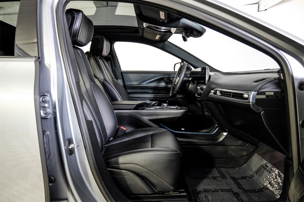 Used 2024 Cadillac Lyriq Luxury w/ LPO, Floor Liner Package image 33
