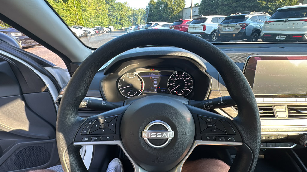 Used 2025 Nissan Altima 2.5 SV FWD image 15