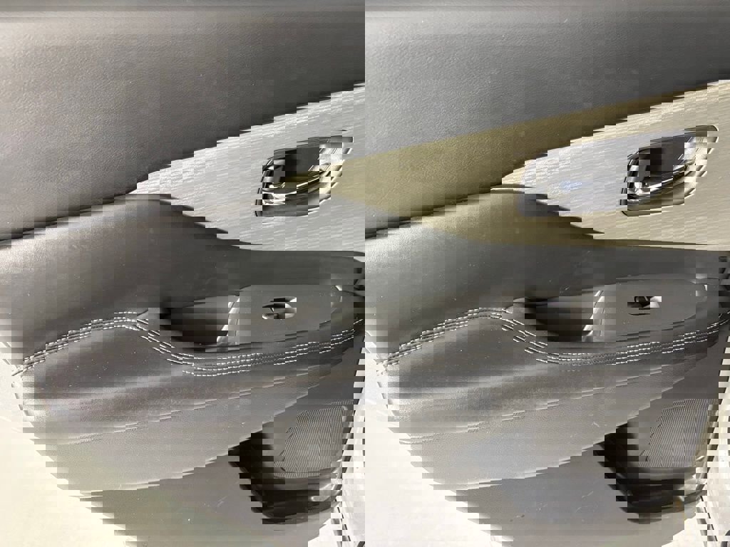 Used 2016 Nissan Murano SV image 31