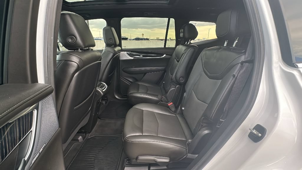 Used 2024 Cadillac XT6 Premium Luxury w/ Technology Package FWD image 31