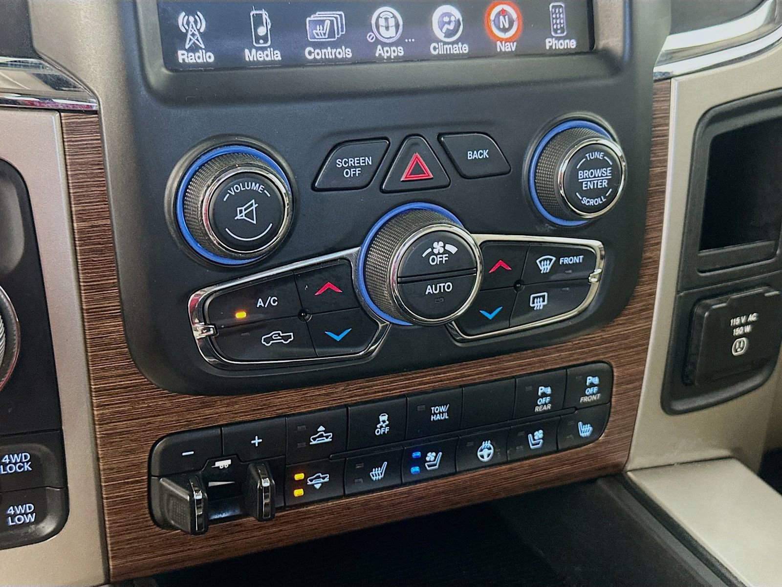 Used 2014 RAM 1500 Laramie w/ Convenience Group AWD/4WD image 16
