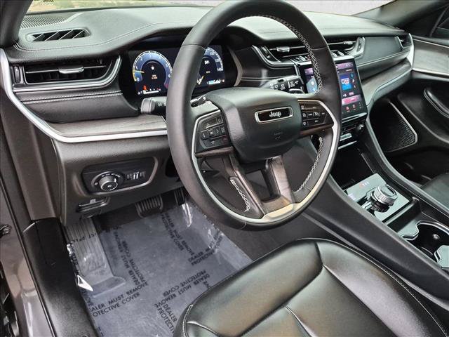 Used 2025 Jeep Grand Cherokee L Limited w/ Black Appearance Package AWD/4WD image 16