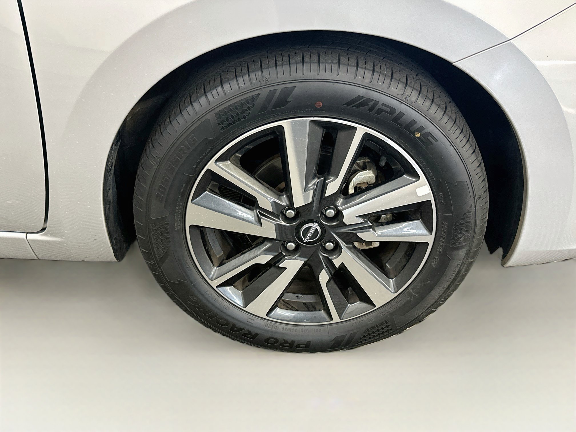 Used 2025 Nissan Versa SV FWD image 11