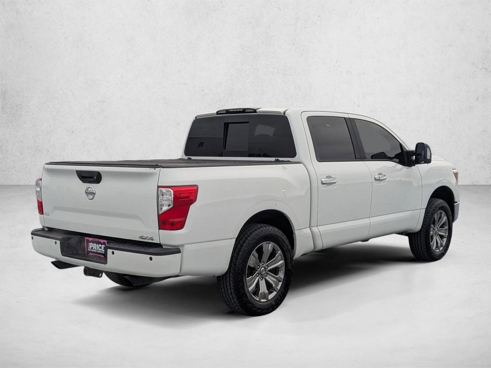 Used 2018 Nissan Titan SV w/ SV Convenience Package AWD/4WD image 5