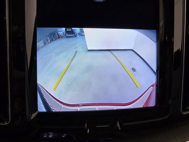 Certified 2023 Volvo XC60 B5 Ultimate w/ Protection Package Premier image 27