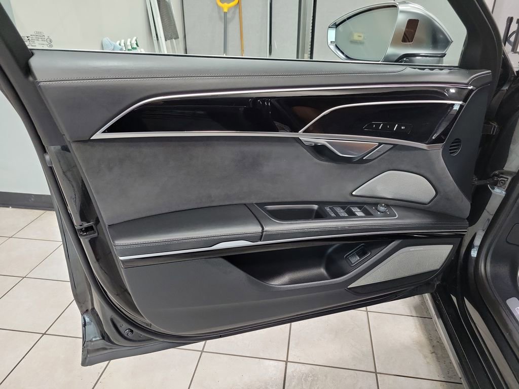 Used 2022 Audi S8 image 41