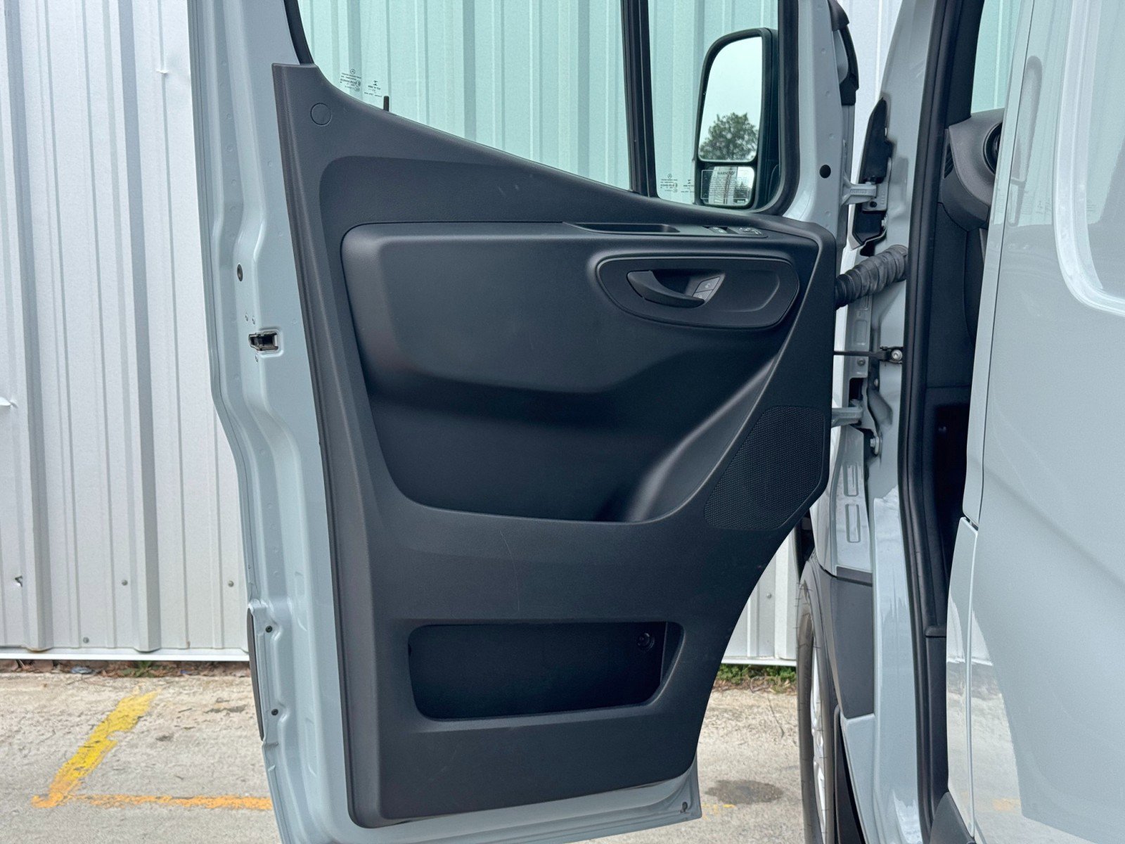 Used 2023 Mercedes-Benz Sprinter 2500 w/ Acoustic Package image 33