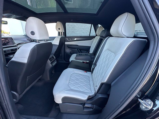 Certified 2024 Volkswagen Atlas Cross Sport SEL Premium R-Line AWD/4WD image 28