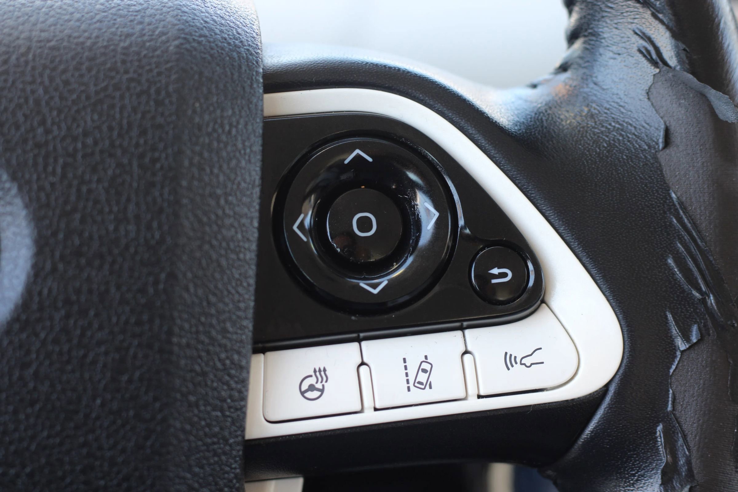 Used 2018 Toyota Prius Prime Advanced FWD image 16