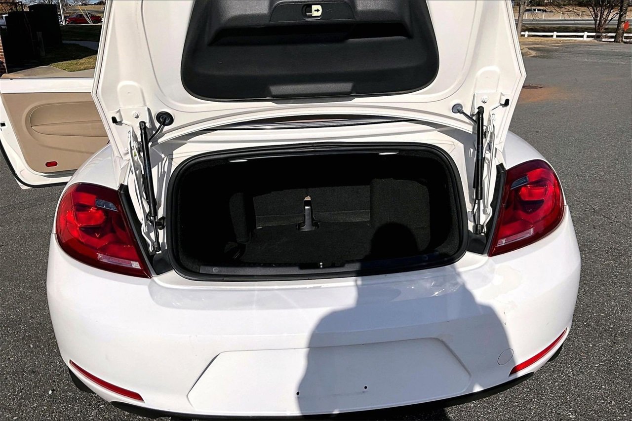 Used 2013 Volkswagen Beetle TDI image 21