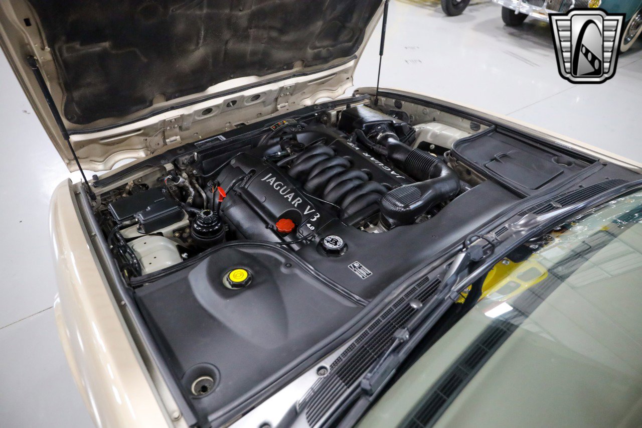 Used 2001 Jaguar XJ8 image 12