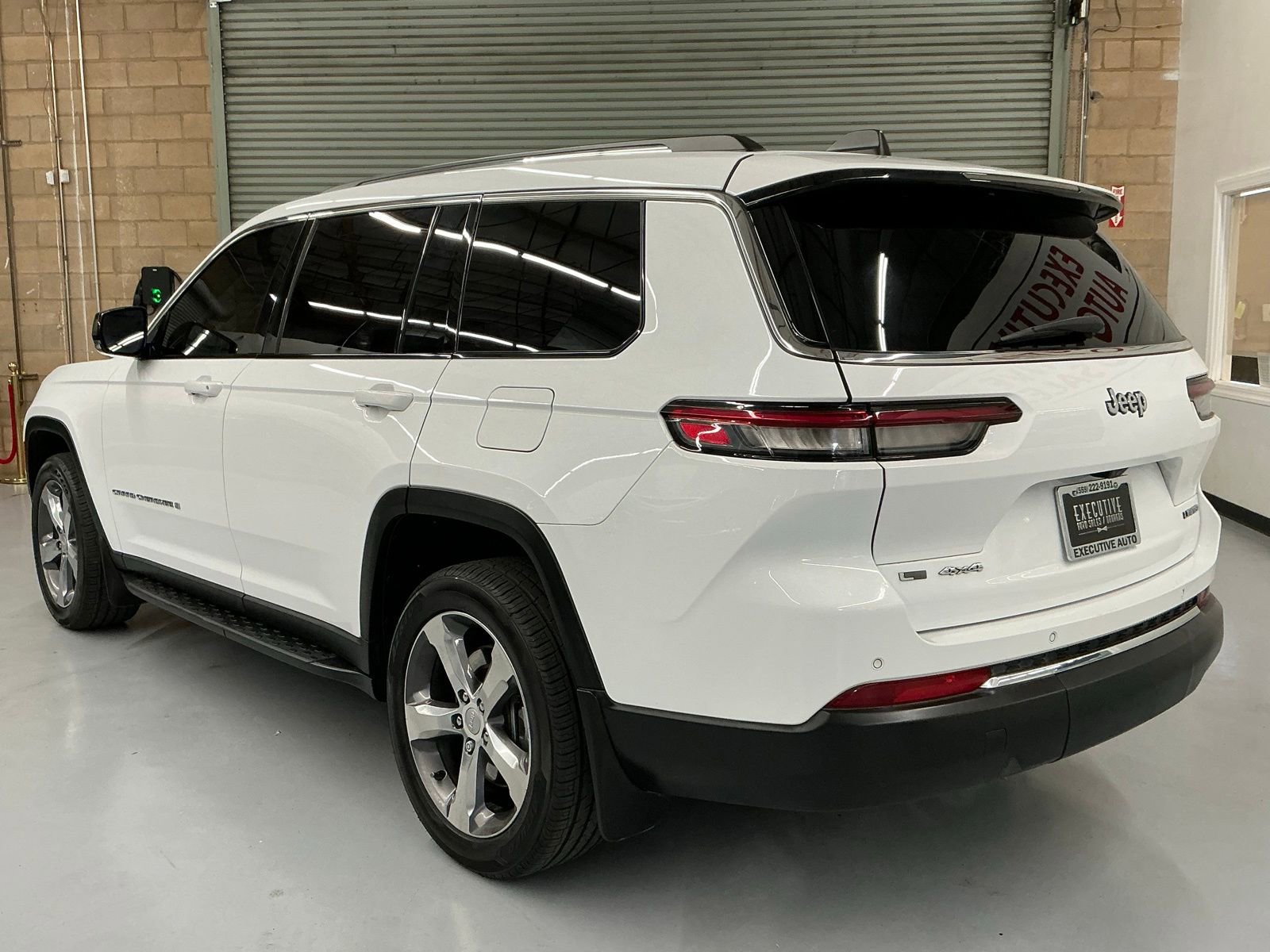 Used 2021 Jeep Grand Cherokee L Limited w/ MOPAR Finishing Package image 7