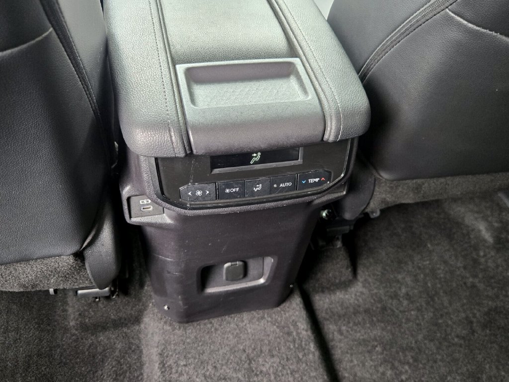 Used 2024 Toyota Grand Highlander AWD Hybrid image 16