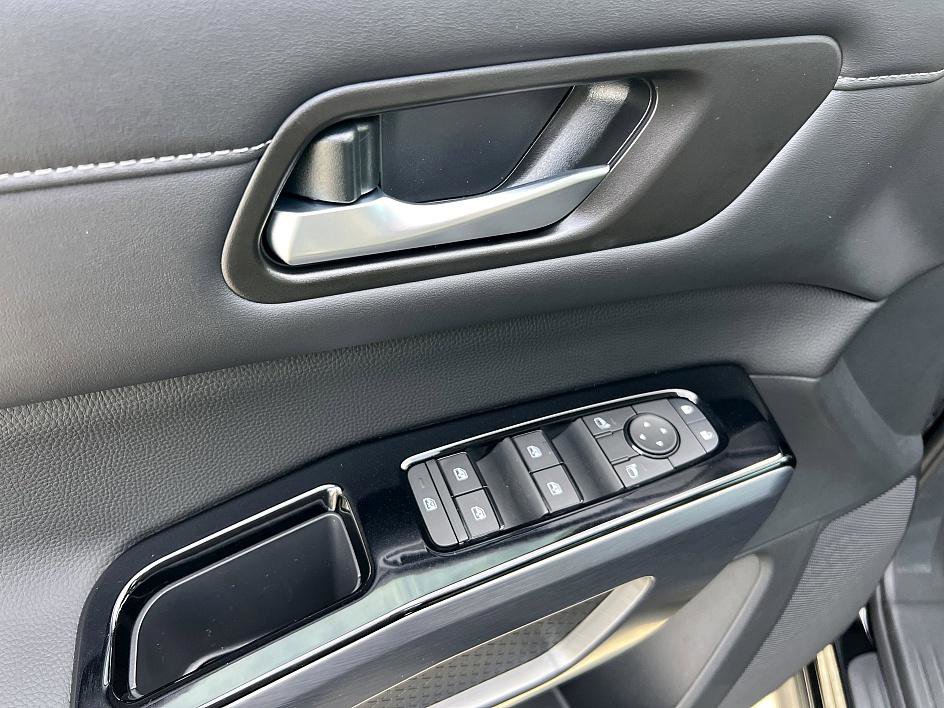 New 2026 Nissan Pathfinder SL image 15