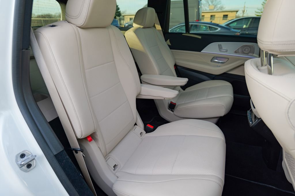 Used 2025 Mercedes-Benz GLS 450 4MATIC image 36