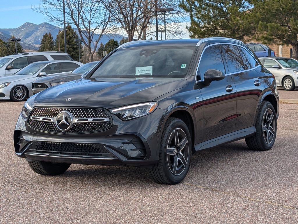 Used 2025 Mercedes-Benz GLC 350e 4MATIC image 3