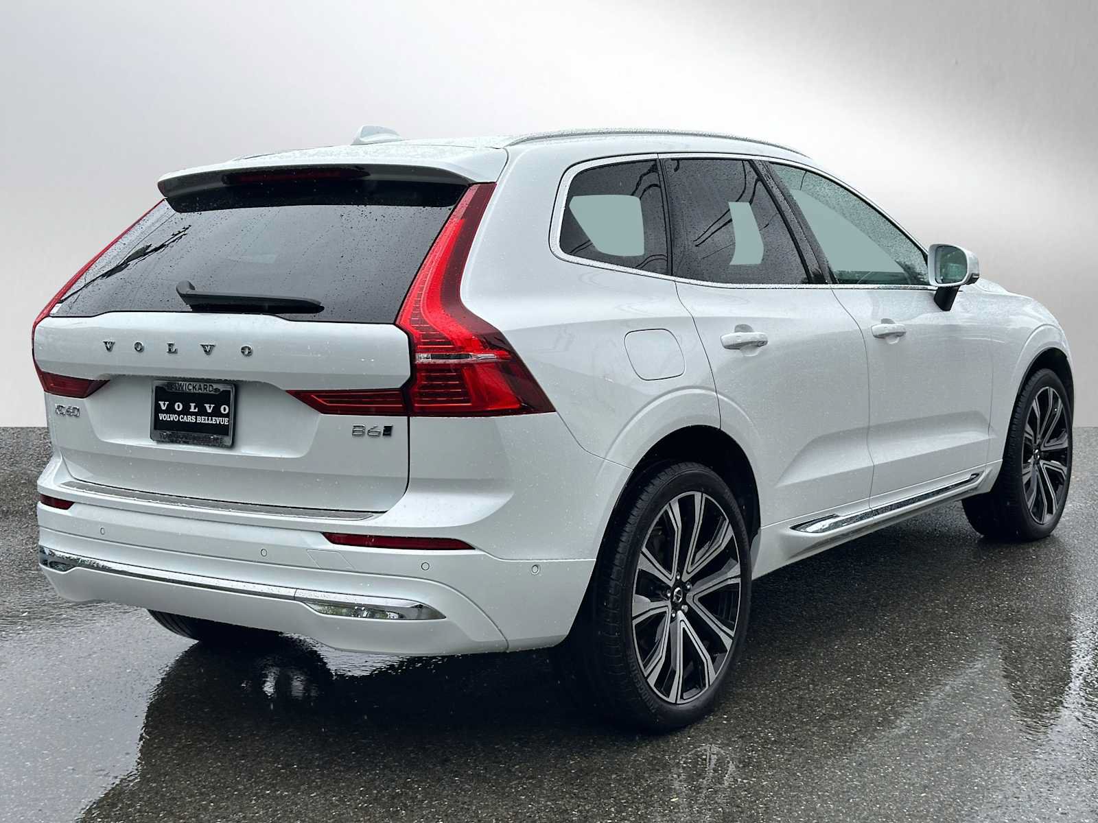 Used 2023 Volvo XC60 B6 Ultimate w/ Protection Package Premier AWD/4WD image 3
