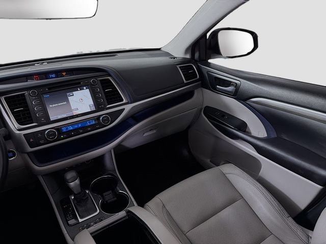 Used 2017 Toyota Highlander Limited image 25