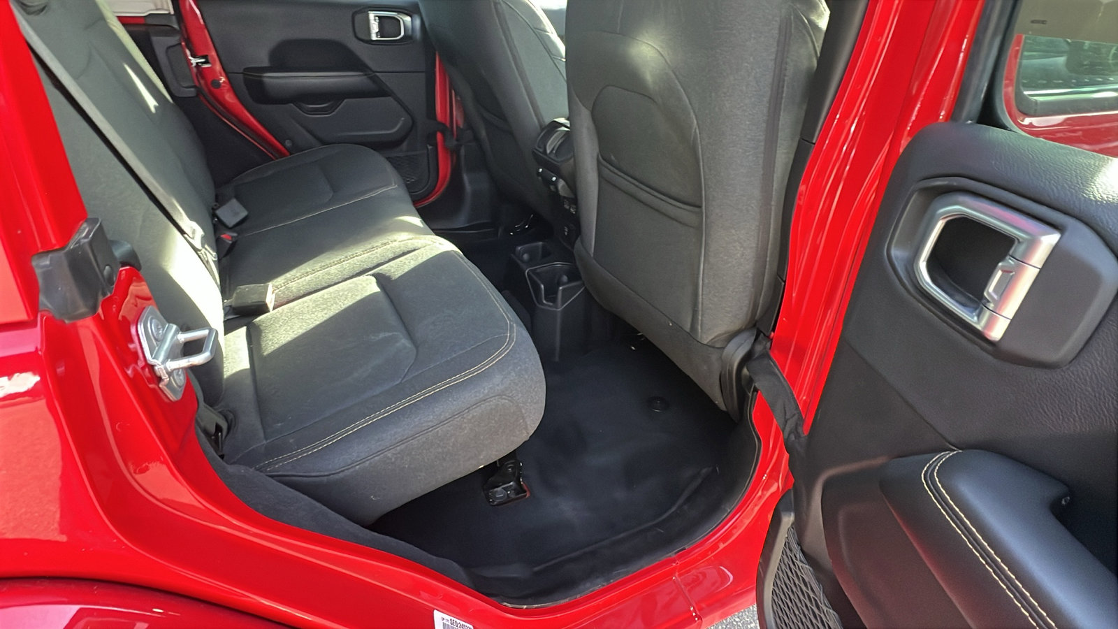 Used 2025 Jeep Wrangler Sahara image 21