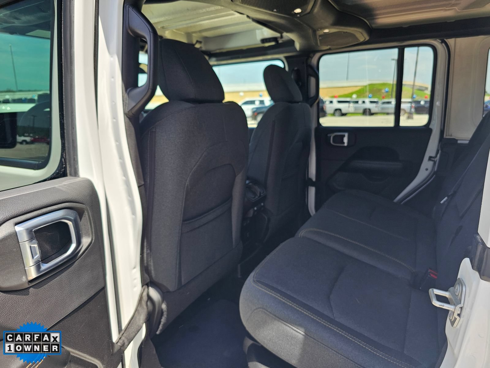 Used 2024 Jeep Wrangler Unlimited Sahara AWD/4WD image 32