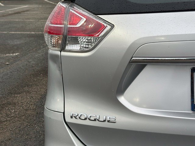 Used 2015 Nissan Rogue S FWD image 12