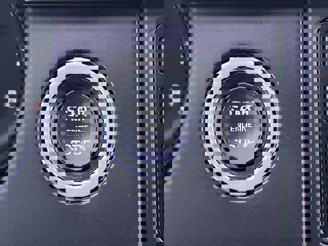 Used 2017 Land Rover Discovery Sport HSE image 18