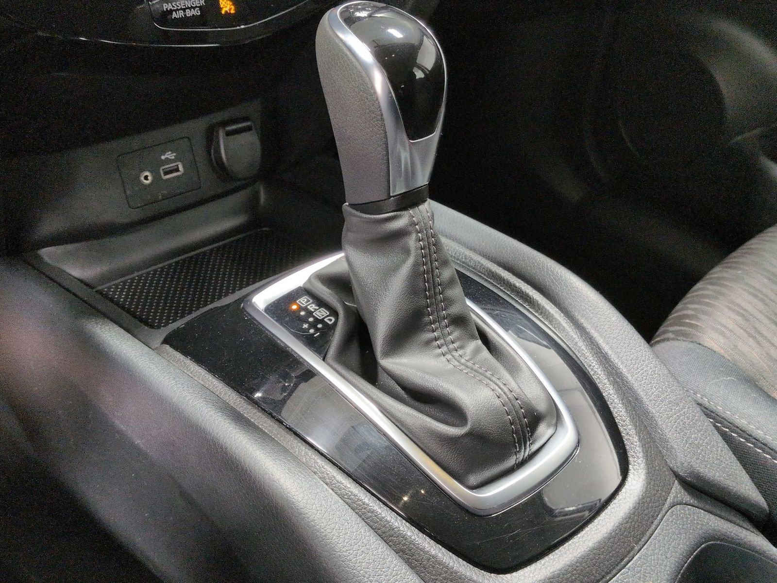 Used 2019 Nissan Rogue S image 32