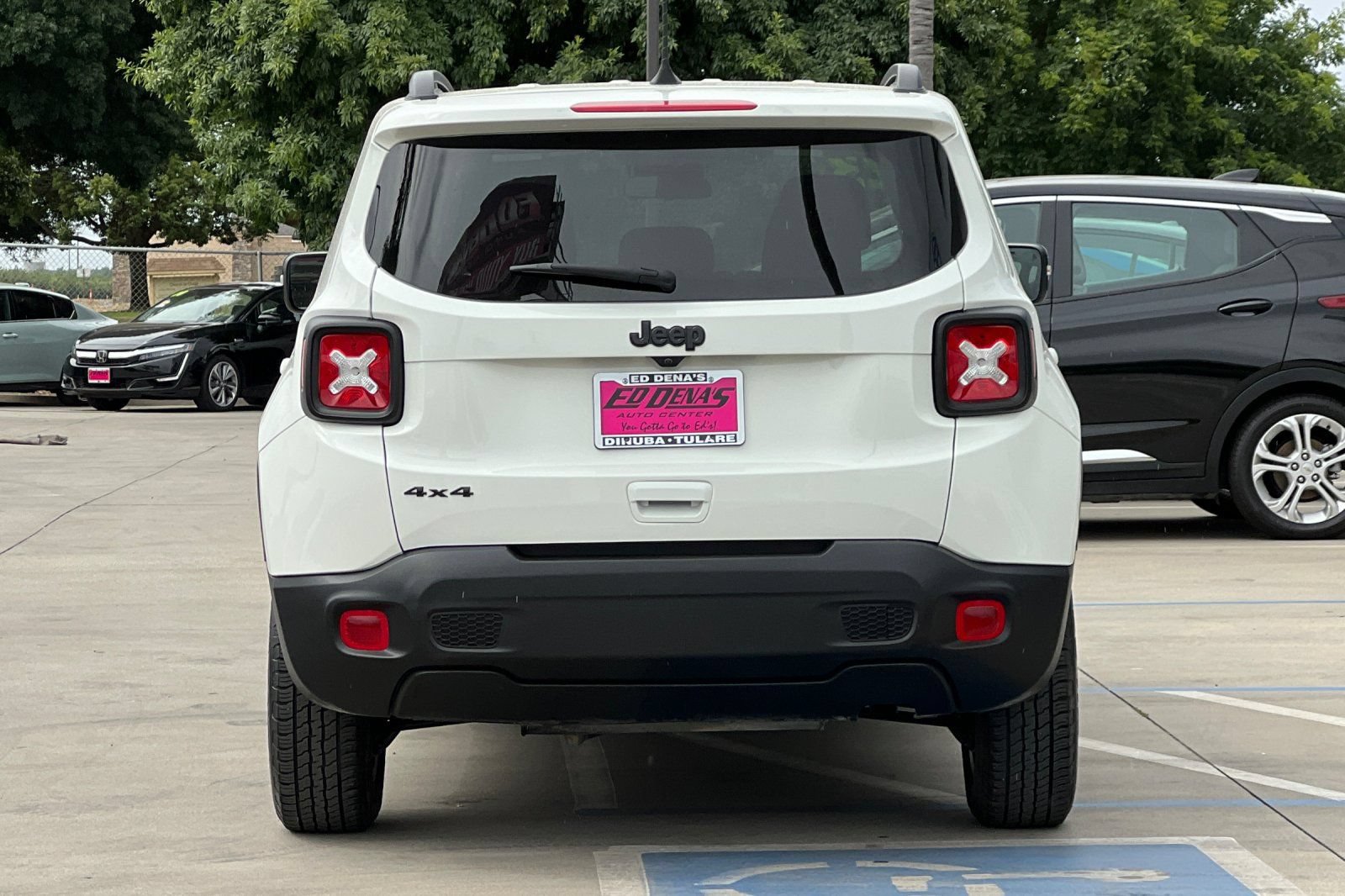 Used 2023 Jeep Renegade Latitude AWD/4WD image 6