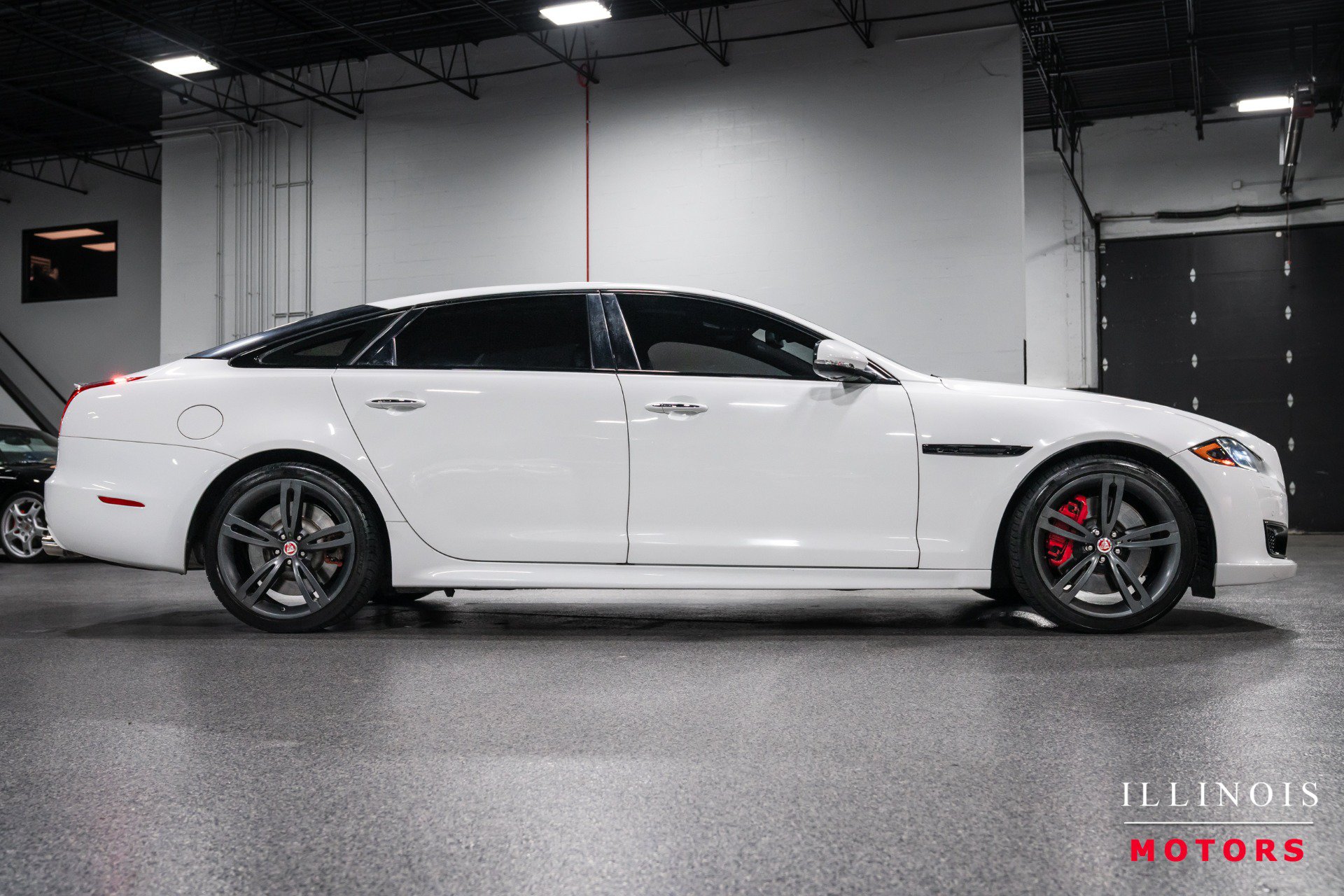 Used 2017 Jaguar XJ R RWD image 6