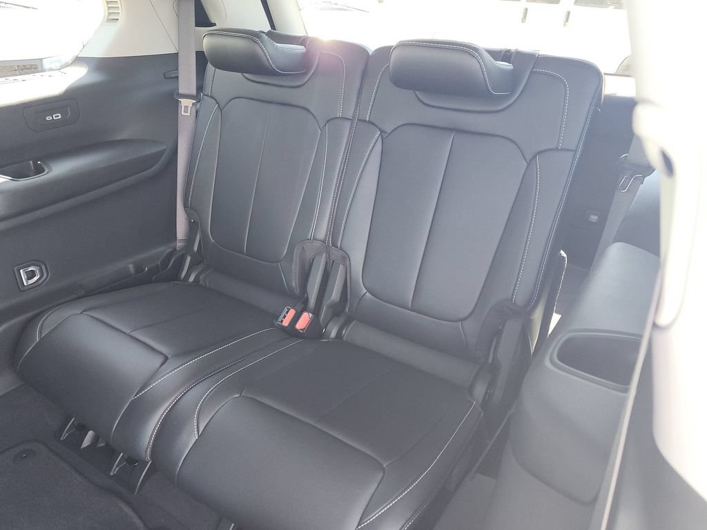Used 2023 Jeep Grand Cherokee L Limited AWD/4WD image 23