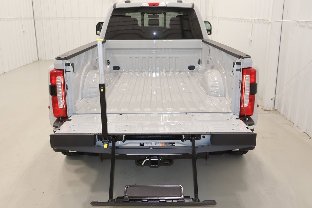 New 2025 Ford F350 Lariat w/ Lariat Ultimate Package image 32