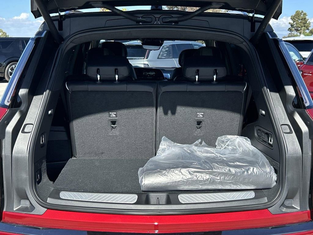 New 2026 Cadillac Vistiq Platinum image 30