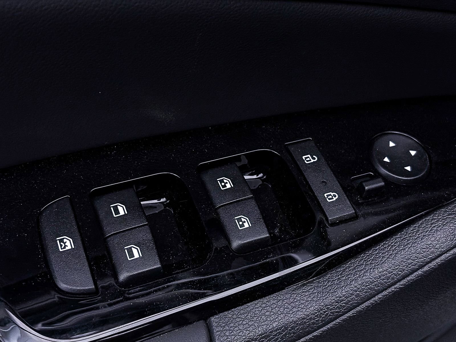 Used 2025 Kia Sportage EX w/ Premium Package image 18